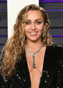 Miley Cyrus - Vanity Fair Oscar Party hosted by Radhika Jones at Wallis Annenberg Center for the Performing Arts (February 24, 2019)
