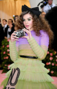 Hailee Steinfeld - - 2019 Met Gala Celebrating Camp: Notes on Fashion in New York May 6, 2019