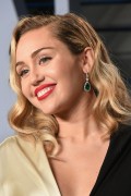 Майли Сайрус, Лиам Хемсворт (Miley Cyrus, Liam Hemsworth) Vanity Fair Oscar Party in Beverly Hills, 04.03.2018 (42xHQ) F69521781858413