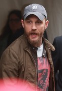 Tom Hardy - Signs autographs for fans at the TIFF in Toronto, Canada - September 13, 2015