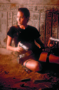 Лара Крофт: Расхитительница гробниц  / Lara Croft: Tomb Raider (Анджелина Джоли, Джон Войт, Дэниэл Крэйг, 2001) 69af4f1062950034