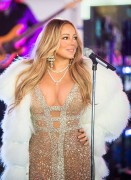 Мэрайя Кэри (Mariah Carey) Performs at the Dick Clark's New Year's Rockin' Eve with Ryan Seacrest (New York, December 31, 2017) 21d292707531573