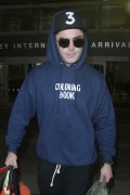 Zac Efron - Seen at the LAX airport in Los Angeles - June 2, 2017