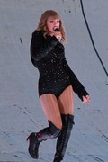 Тейлор Свифт (Taylor Swift) performs during the reputation Stadium Tour at Hard Rock Stadium in Miami, Florida, 18.08.2018 - 100xHQ C44730956016814