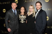 Дакота Фаннинг (Dakota Fanning) 'The Alienist' premiere held at the iPic Cinema in New York City, 16.01.2018 - 67xHQ Eb1b03729660673