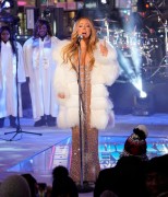 Мэрайя Кэри (Mariah Carey) Performs at the Dick Clark's New Year's Rockin' Eve with Ryan Seacrest (New York, December 31, 2017) E2b626707527913