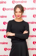 Алисия Викандер (Alicia Vikander) Visits the 'Lorraine' TV show in London, 06.03.2018 - 16xНQ 36f234836543063
