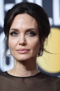 Анджелина Джоли (Angelina Jolie) 75th Annual Golden Globe Awards, California, 07.01.2018 (90xHQ) 72283c729646553