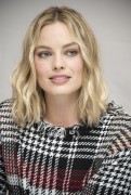 Марго Робби (Margot Robbie) 'Goodbye Christopher Robin' press conference (September 19, 2017) E39f34707576063