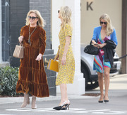 Paris Hilton & Nicky Hilton - Christmas shopping with their mom in Beverly Hills, California 12/23/2018