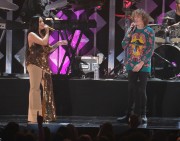 Деми Ловато (Demi Lovato) performing at 102.7 KIIS FM's Jingle Ball in Los Angeles, 01.12.2017 (77xHQ) 897255677475933