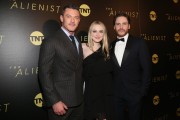 Дакота Фаннинг (Dakota Fanning) 'The Alienist' premiere held at the iPic Cinema in New York City, 16.01.2018 - 67xHQ Fdc1cf729659863