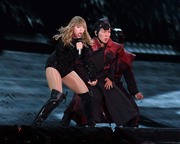 Тейлор Свифт (Taylor Swift) performs during the reputation Stadium Tour at Hard Rock Stadium in Miami, Florida, 18.08.2018 - 100xHQ 986825956017174