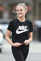 Lizzy Greene - Strolls through Vancouver on a day off from filming "A Million Little Things" in Vancouver, Canada, 2018-03-17