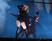Тейлор Свифт (Taylor Swift) performs during the reputation Stadium Tour at Hard Rock Stadium in Miami, Florida, 18.08.2018 - 100xHQ F9400c956017364