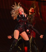Тейлор Свифт (Taylor Swift) performs during the reputation Stadium Tour at Hard Rock Stadium in Miami, Florida, 18.08.2018 - 100xHQ A5660e956015874