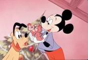 Волшебное Рождество у Микки Запертые снегом в мышином доме / Mickey's Magical Christmas Snowed in at the House of Mouse (2001) C0f70e682012023