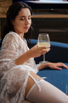 Charmmodels Rosalina Drinks Wine And Naked Chilling Pics