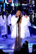 Мэрайя Кэри (Mariah Carey) Performs at the Dick Clark's New Year's Rockin' Eve with Ryan Seacrest (New York, December 31, 2017) 8b787b707529063