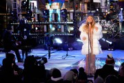 Мэрайя Кэри (Mariah Carey) Performs at the Dick Clark's New Year's Rockin' Eve with Ryan Seacrest (New York, December 31, 2017) 832ee3707527663