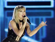Тейлор Свифт (Taylor Swift) perfoms onstage during the Formula 1 USGP in Austin, Texas, 22.10.2016 (64xНQ) C9f38a677483503