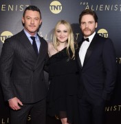 Дакота Фаннинг (Dakota Fanning) 'The Alienist' premiere held at the iPic Cinema in New York City, 16.01.2018 - 67xHQ E040f7729659613