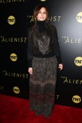 Джина Гершон (Gina Gershon) 'The Alienist' premiere in New York City, 16.01.2018 (9xHQ) 267a6e729687593