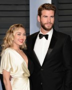 Майли Сайрус, Лиам Хемсворт (Miley Cyrus, Liam Hemsworth) Vanity Fair Oscar Party in Beverly Hills, 04.03.2018 (42xHQ) 2b3795781857973