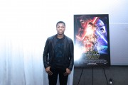 Джон Бойега (John Boyega) 'Star Wars The Force Awakens' press conference (Los Angeles, 04.12.2015) 5b87a6731021953