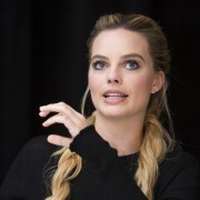 Марго Робби (Margot Robbie) 'Suicide Squad' Press Conference (Moynihan Station in New York City, 30.07.2016) 83e393715219343