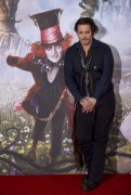 Джонни Депп (Johnny Depp) Alice Through The Looking Glass Photocall at Corinthia (London, May 8, 2016) (57xHQ) 98f185668969983