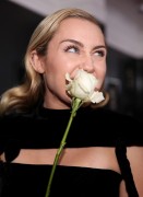Майли Сайрус (Miley Cyrus) 60th Annual Grammy Awards, New York, 28.01.2018 (90xHQ) 92c905736624593