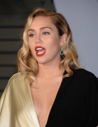 Майли Сайрус, Лиам Хемсворт (Miley Cyrus, Liam Hemsworth) Vanity Fair Oscar Party in Beverly Hills, 04.03.2018 (42xHQ) 010a6e781858263