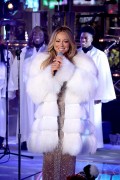Мэрайя Кэри (Mariah Carey) Performs at the Dick Clark's New Year's Rockin' Eve with Ryan Seacrest (New York, December 31, 2017) E34e72707530003