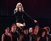 Тейлор Свифт (Taylor Swift) performs during the reputation Stadium Tour at Hard Rock Stadium in Miami, Florida, 18.08.2018 - 100xHQ 6ab49b956016544