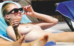 [NSFW] Sophie Turner Topless in Ibiza, Spain - 07/22/2019