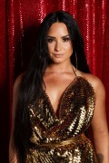 Деми Ловато (Demi Lovato) photographed at the 102.7 KIIS FM's Jingle Ball [2017] (12xHQ) 6601bc740873963