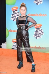 [REQ] Ella Anderson attends Nickelodeon's 2019 Kids' Choice Awards at Galen Center on March 23, 2019 in Los Angeles, California