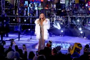 Мэрайя Кэри (Mariah Carey) Performs at the Dick Clark's New Year's Rockin' Eve with Ryan Seacrest (New York, December 31, 2017) 6df496707529733