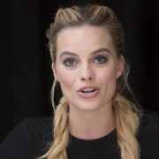 Марго Робби (Margot Robbie) 'Suicide Squad' Press Conference (Moynihan Station in New York City, 30.07.2016) E4235c715219463
