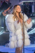 Мэрайя Кэри (Mariah Carey) Performs at the Dick Clark's New Year's Rockin' Eve with Ryan Seacrest (New York, December 31, 2017) 71207d707530653