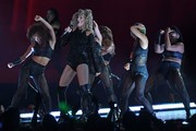 Тейлор Свифт (Taylor Swift) performs during the reputation Stadium Tour at Hard Rock Stadium in Miami, Florida, 18.08.2018 - 100xHQ 93d8ee956016444