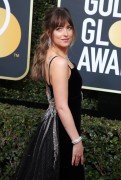 Дакота Джонсон (Dakota Johnson) 75th Annual Golden Globe Awards in Beverly Hills, 07.01.2018 (69xНQ) Cc40ea741175673