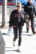 Hailey Baldwin Bieber - Picking up lunch at Wahlburgers in West Hollywood, CA January 2, 2019
