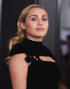 Майли Сайрус (Miley Cyrus) 60th Annual Grammy Awards, New York, 28.01.2018 (90xHQ) 0338bf736625163
