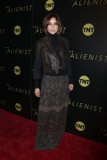 Джина Гершон (Gina Gershon) 'The Alienist' premiere in New York City, 16.01.2018 (9xHQ) 972975729687563