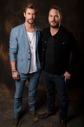 Крис Хемсворт и Крис Прэтт (Chris Hemsworth, Chris Pratt) Dan MacMedan Photoshoot 2018 (5xHQ) 33b7ff1089576644