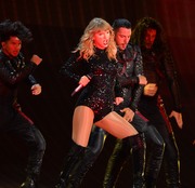 Тейлор Свифт (Taylor Swift) performs during the reputation Stadium Tour at Hard Rock Stadium in Miami, Florida, 18.08.2018 - 100xHQ 1485bc956015904