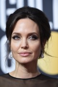 Анджелина Джоли (Angelina Jolie) 75th Annual Golden Globe Awards, California, 07.01.2018 (90xHQ) Ff92e5729646433
