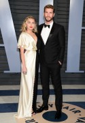 Майли Сайрус, Лиам Хемсворт (Miley Cyrus, Liam Hemsworth) Vanity Fair Oscar Party in Beverly Hills, 04.03.2018 (42xHQ) F1e4f2781857823